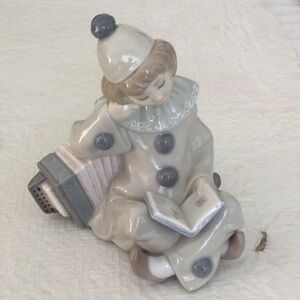 Home Lladro Girl with Accordion issue year 1971 in perfect condition